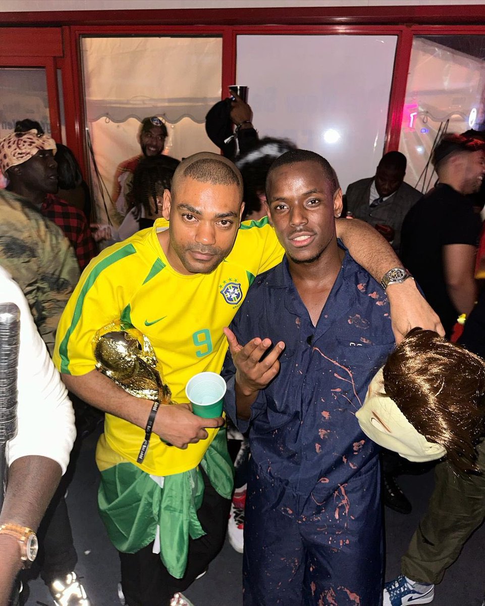 vishmidia's tweet photo. O artista Kano (Top Boy) fantasiado de Ronaldo Fenômeno no Halloween 👻🏆 https://t.co/To9Uzv1k0p