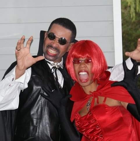 DiamondLuvE7322's tweet photo. Happy Halloween #BlockheadArmy This is my brother Teddy and I before a Halloween Party.  #vampiresiblings @ChloeP1197 https://t.co/G5q0jsoiAp