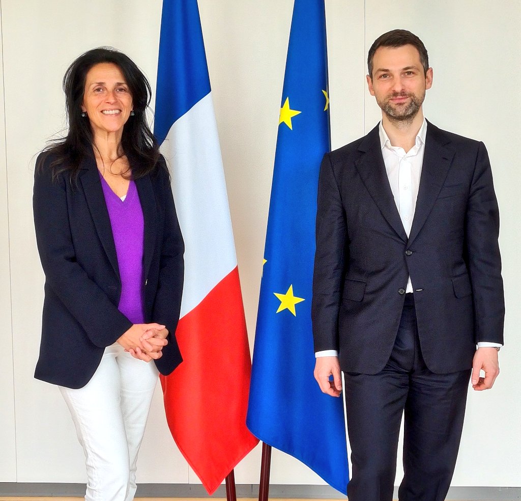 f_lesache's tweet photo. PARIS I Ce matin avec la Secrétaire d'Etat @CZacharopoulou pour présenter la déclaration d'Abidjan #REFfrancophone et solliciter l'appui du gouvernement 🇫🇷 sur des propositions de l'Alliance @PatronatsFranco.
Mieux coordonner nos actions pour plus d'efficacité.
@medef https://t.co/S4jbfoiMdn