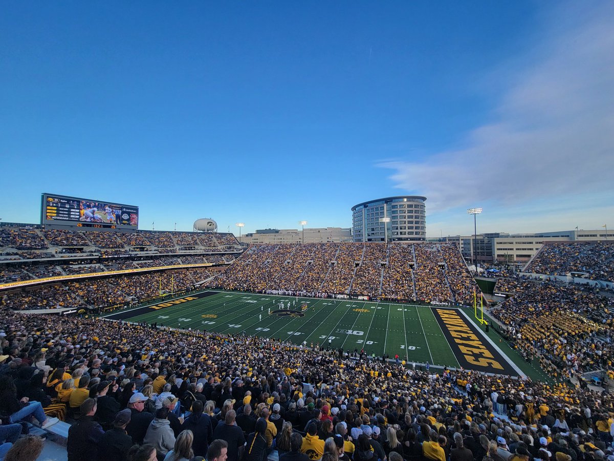 Btweet48's tweet photo. Go Hawks https://t.co/ZFRvgjXfz2