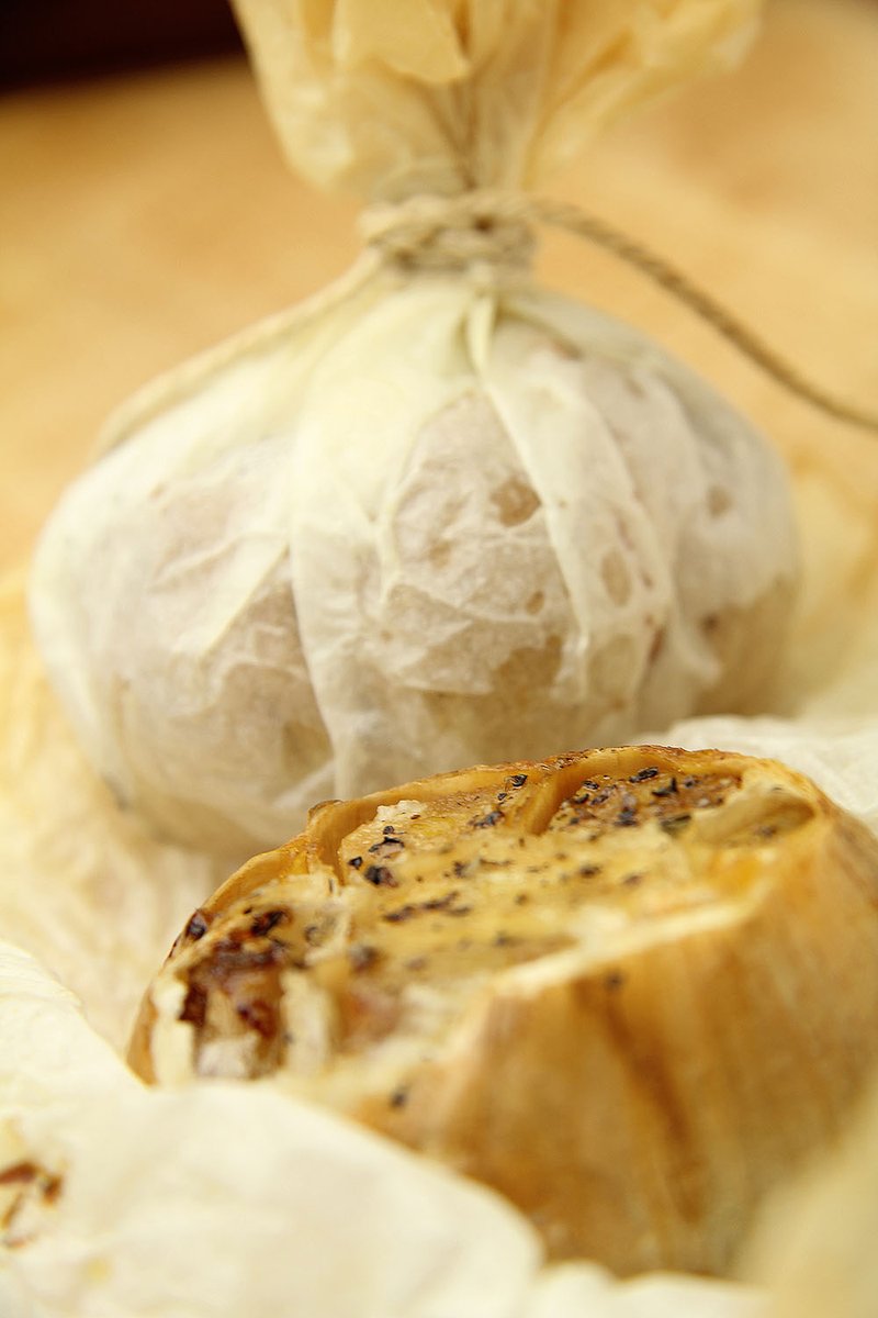 Artisan Food Trail (@artisanft) on Twitter photo Get yourself some smoked garlic from <a href="/artisansmoker/">Tim Matthews</a> and roast it to make a gorgeous topping for bread artisanfoodtrail.co.uk/the-artisan-sm…
Here's how to do it artisanfoodtrail.co.uk/recipes/aft/ro… Get yourself some smoked garlic from <a href="/artisansmoker/">Tim Matthews</a> and roast it to make a gorgeous topping for bread artisanfoodtrail.co.uk/the-artisan-sm…
Here's how to do it artisanfoodtrail.co.uk/recipes/aft/ro…