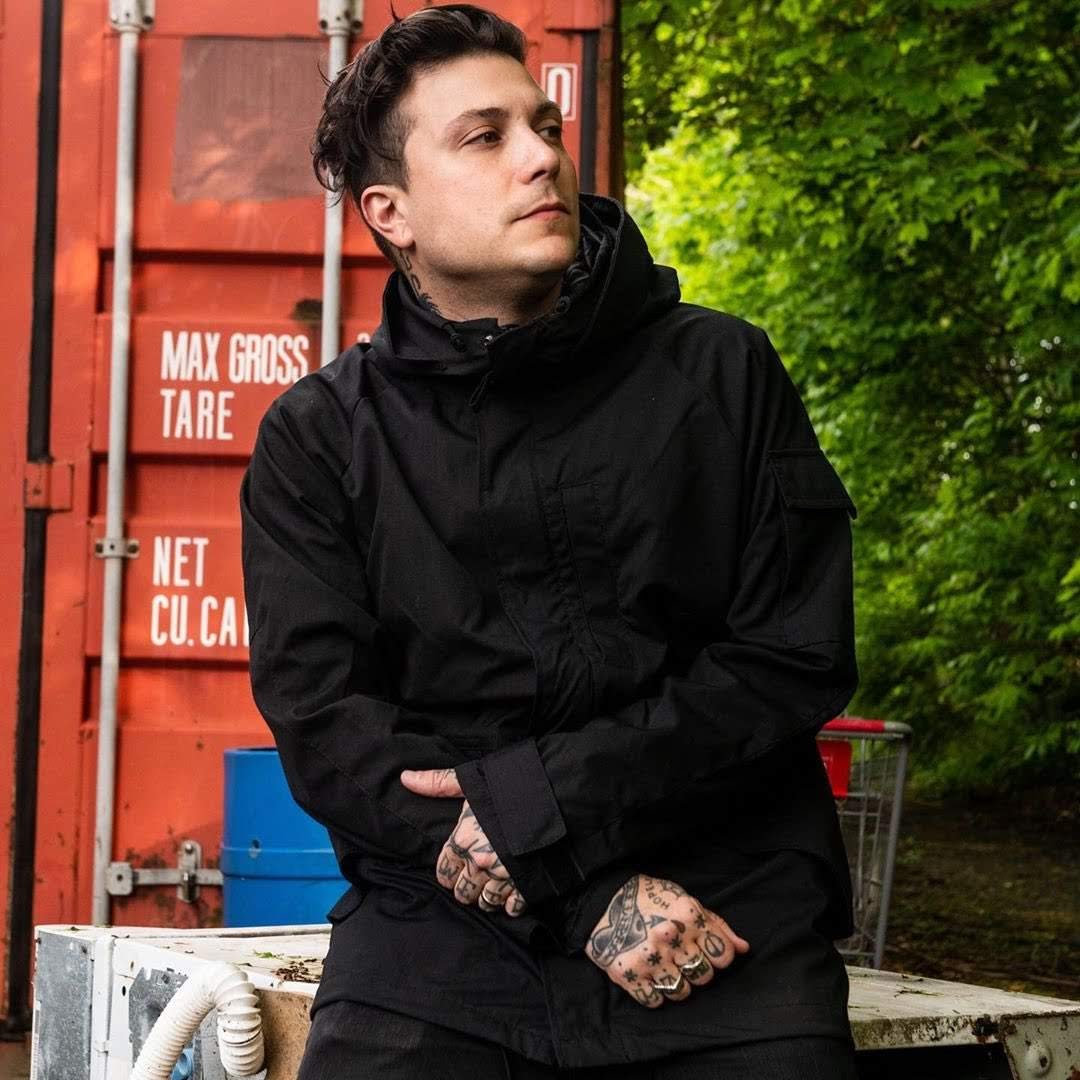 Happy birthday frank Iero, prettiest man alive 