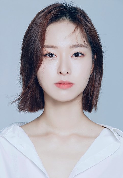 &lt;BREAKING NEWS&gt; ASTRO's Rocky has confirmed that he is in a relationship with Actress Park Bo Yeon. However, Yeon’s agency denied the reports, said that they are just close friends.  

#ASTRO #Rocky #ParkBoYeon