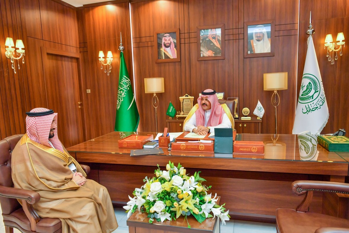 emara_hail's tweet photo. سمو #أمير_منطقة_حائل رئيس مجلس هيئة تطوير المنطقة  بحث مع رئيس لجنة البرامج و المبادرات الاستراتيجية في مجلس الهيئة م.عبدالله الرخيص آلية تسريع المبادرات الاستراتيجية التنموية ذات الأهمية القصوى للمنطقة وتم الاتفاق على برنامج عمل لتطبيق المبادرات مع الشركاء الاستراتيجيين. https://t.co/WpLyVnBrki