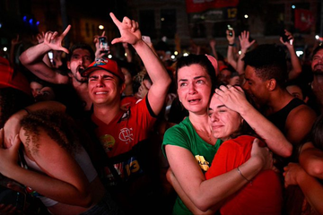claireyu's tweet photo. This is also the Philippines version of L hand sign means Laban or Fight for democracy. L means Lula for Brazil and Leni for Philippines. 
Congrats Brazil! We are very happy for you!

Finally gaining back the Good Governance your country wanted to commit. https://t.co/LMfSEtencT