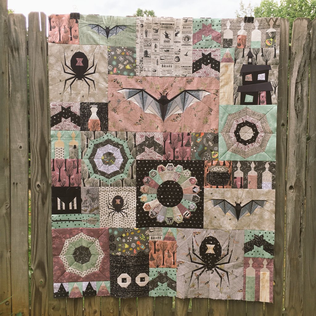 womensart1's tweet photo. Halloween quilt via Sylvia Schaefer, Flying parrot Quilts #WomensArt https://t.co/dqj0iL2YNe