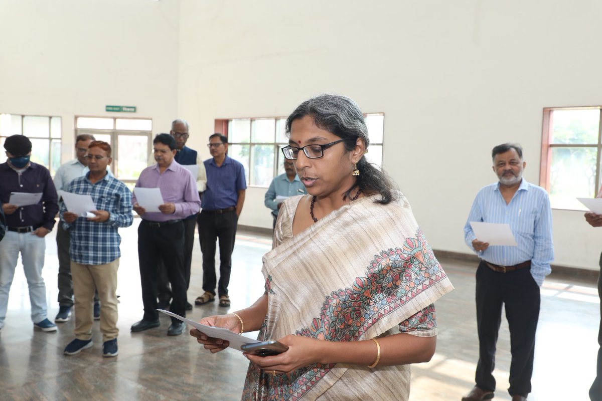 CSIR_CDRI's tweet image. Glimpses of #IntegrityPledge during #VigilanceAwarenessWeek2022  &amp;amp; #NationalUnityDay2022 

@CSIR_IND @IndiaDST @PMOIndia @VigyanPrasar @PIB_India @DDNewslive