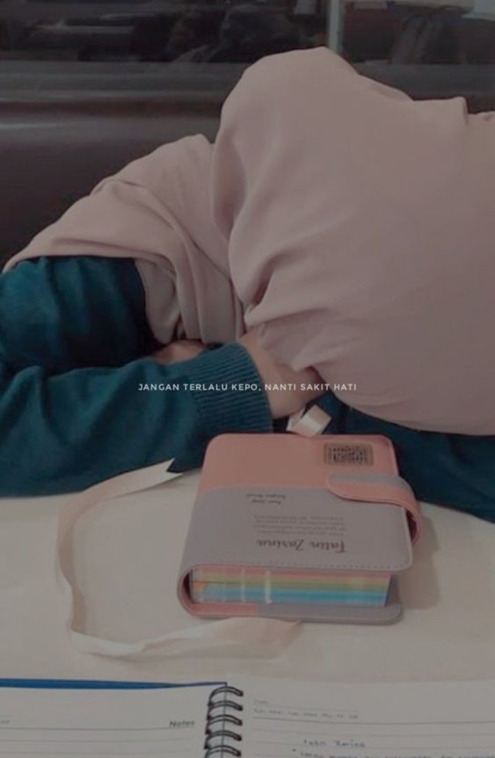 Warnyaurora's tweet photo. “betapa bodohnya manusia, dia menghancurkan masa kini sambil mengkhwatirkan masa depan. Tetapi menangis di masa depan dengan mengingat masa lalunya.”

#alibinabithalib
#quetesislami https://t.co/XKZUasgZWE