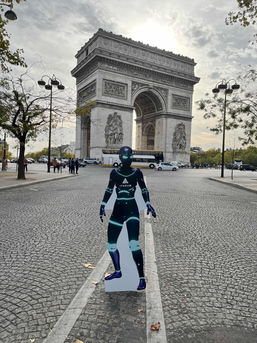 Drum Roll please 🥁🎉🥁 From Romania to Budapest to Vienna to Munich 🌎 Finally, the star of the show, S.A.M., has reached Paris! 🇫🇷 A Triumphant arrival at the @ArcDeTriomphe 🇫🇷👑