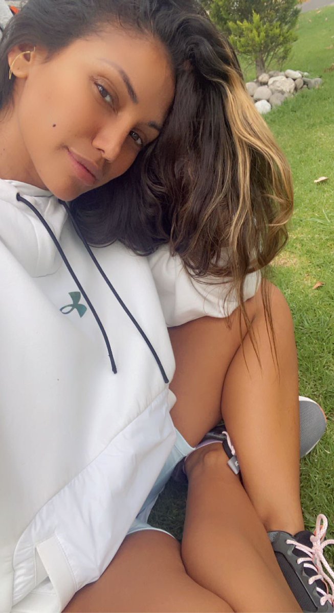 k_akira89's tweet photo. Buenos días y felizzzz inicio de semana tengamos todos ! Y si así con bastantes zzzz el felizzzz para que defendamos el buen estado de ánimo que elijamos tener sobre cualquier toxicidad qué hay en el mundo 💖😜💫 https://t.co/GtSsaBDyrW