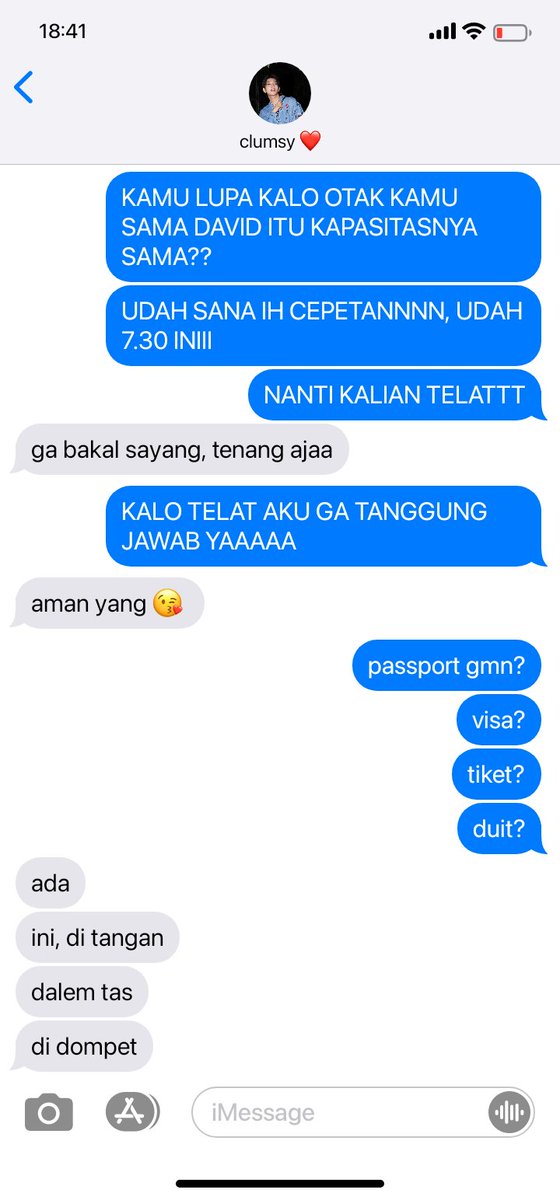 _ashwriting's tweet photo. ; perkara passport ketinggalan

Seventeen Joshua ft. DK seven tweets au
_ashwriting https://t.co/IG85k0yQjx