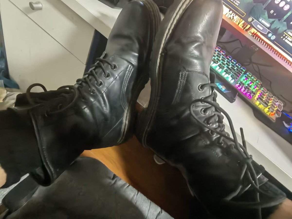 ZHlanglang's tweet photo. 来只鞋刷
转发，评论的免费送原味 https://t.co/ZuMDyZ7Y3y