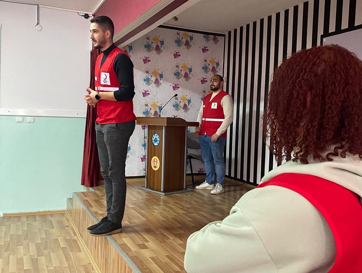 termalimamhatip's tweet photo. Okulumuz Kızılay Kulübü, 'Kızılay Haftası'  kapsamında etkinlik düzenlemiştir. Yalova Kızılay Genç Gönüllü  ekibi okulumuza gelerek öğrencilerimize  kızılayın çalışmaları hakkında değerli bilgiler vermiştir. https://t.co/WkXMIob9eF