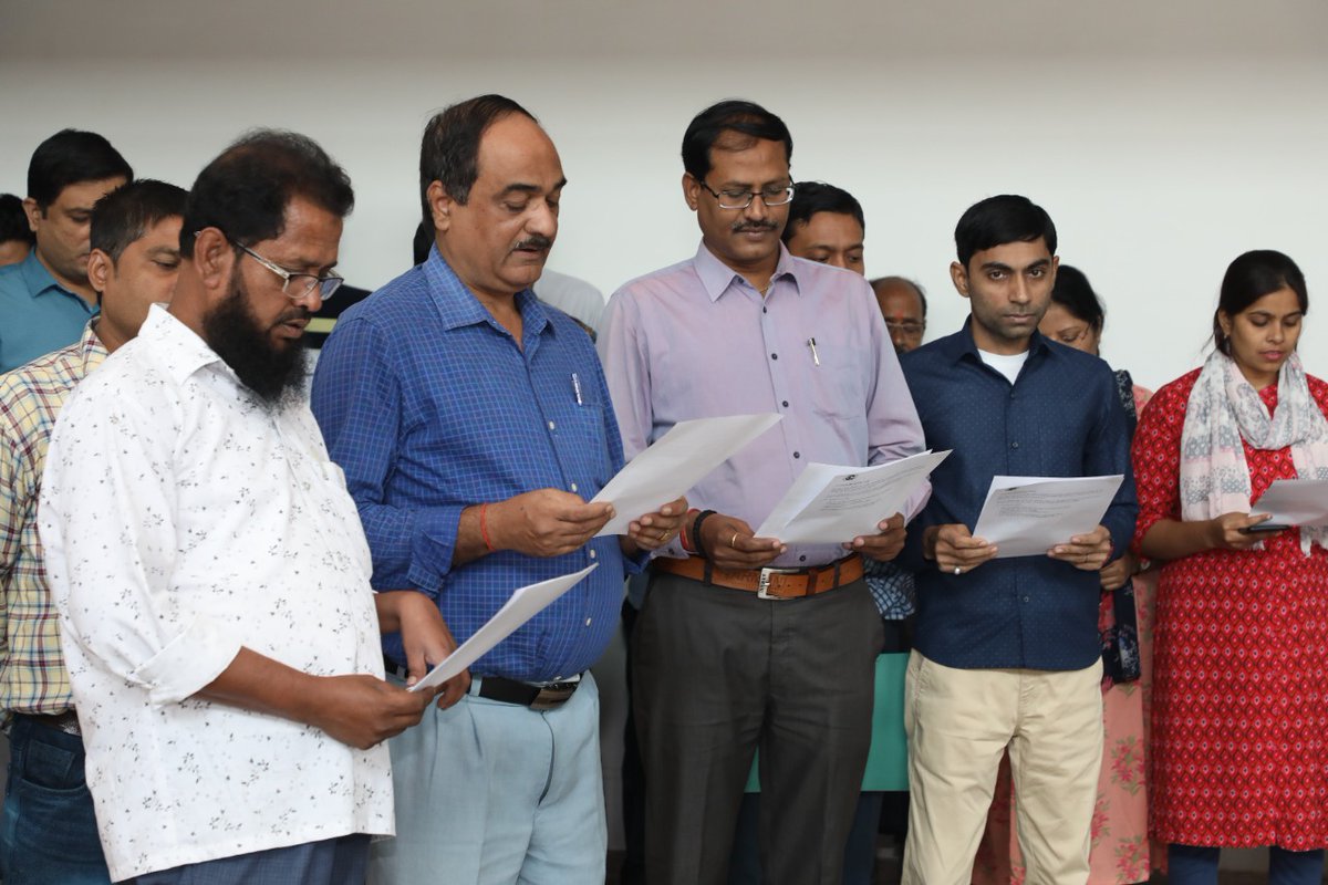 CSIR_CDRI's tweet image. Glimpses of #IntegrityPledge during #VigilanceAwarenessWeek2022  &amp;amp; #NationalUnityDay2022 

@CSIR_IND @IndiaDST @PMOIndia @VigyanPrasar @PIB_India @DDNewslive