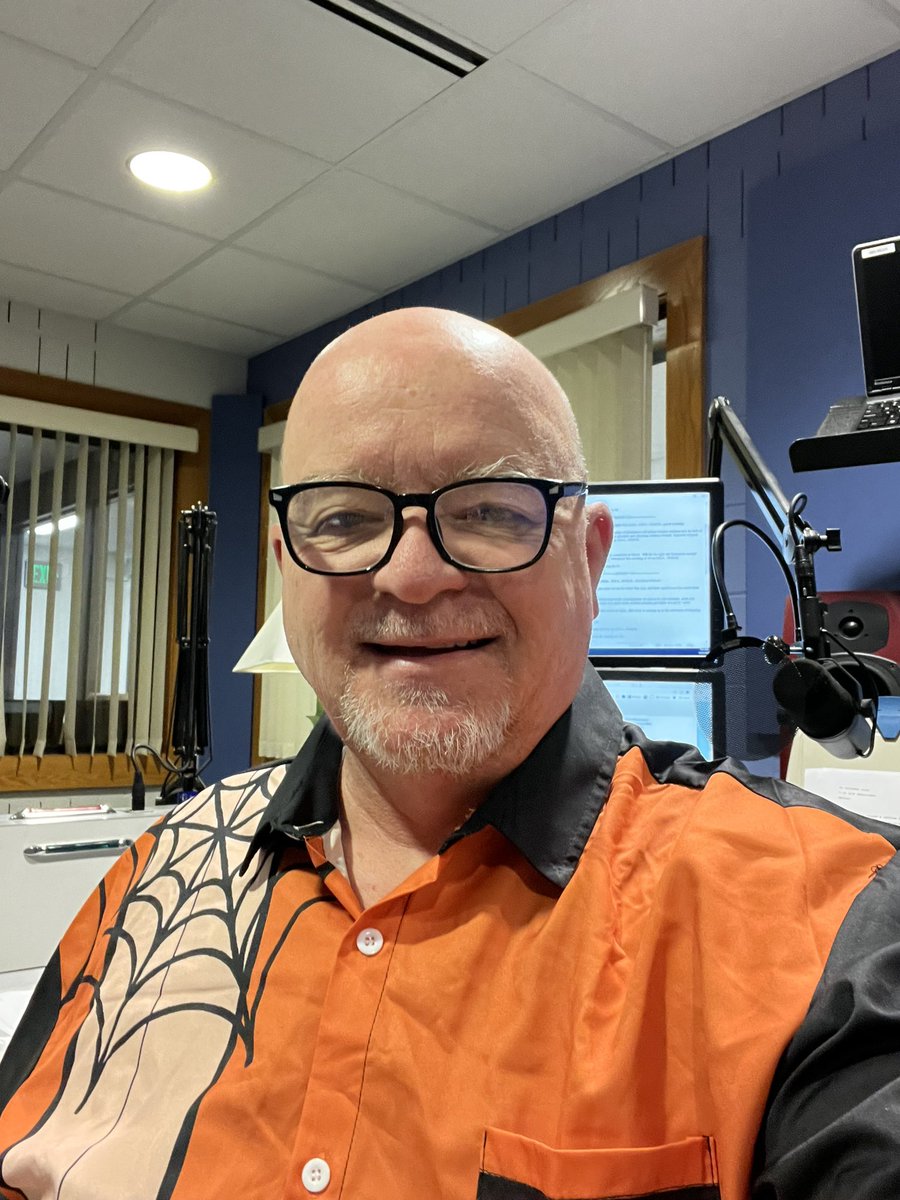 BrianokeefeWMUK's tweet photo. Considered a bonus bow tie day…but instead I opted for my spooky spider shirt…BOO! Happy Halloween from studio A @wmuk1021 https://t.co/zgcSH9d7eZ