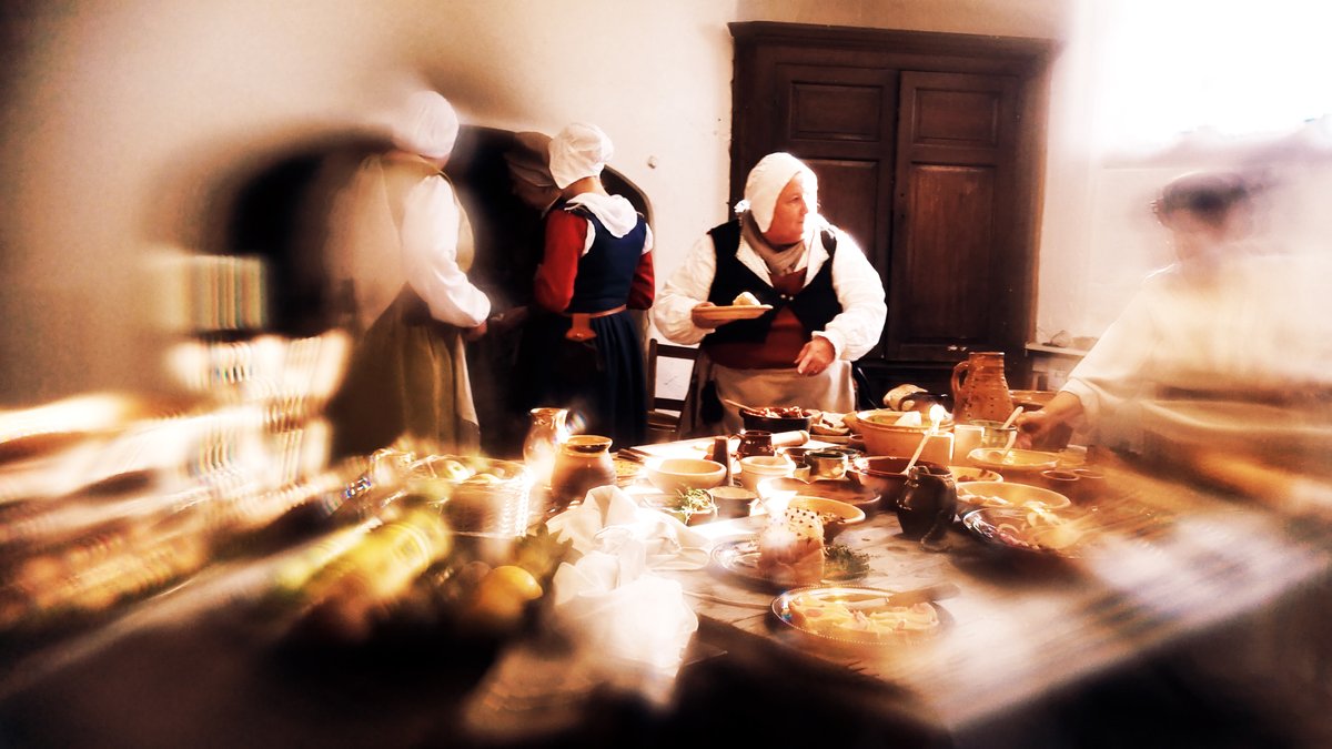 carniefilms's tweet photo. When visiting historical houses complete with live-in actors with the wife on a lovely Sunday day out what does one do? Shoot a film guerrilla style on one's phone of course! Going to turn this into an atmospheric little piece. #guerrillafilmmaking #periodpiece #shotonphone https://t.co/VJYOUJPLt4