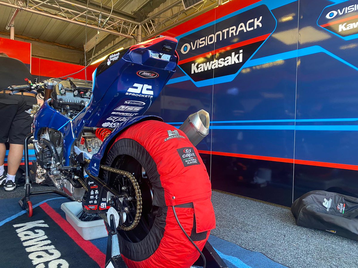 Paddock scenes with <a href="/LeeHardyRacing/">Lee Hardy Racing</a> !