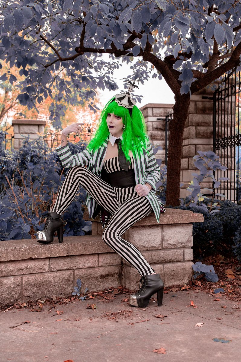 Diane Des🌹 tweet media