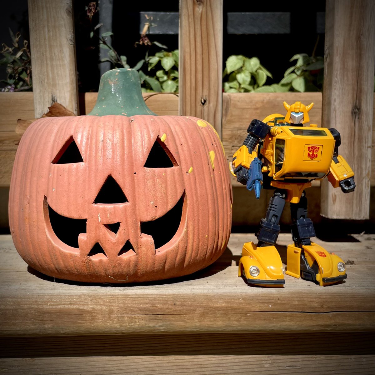 StryderWolfe's tweet photo. Happy Halloween! 🎃🐝🤖
#Transformers #toys #MP21 #Bumblebee #Autobots #Halloween #HappyHalloween https://t.co/1G6pGJqqD0