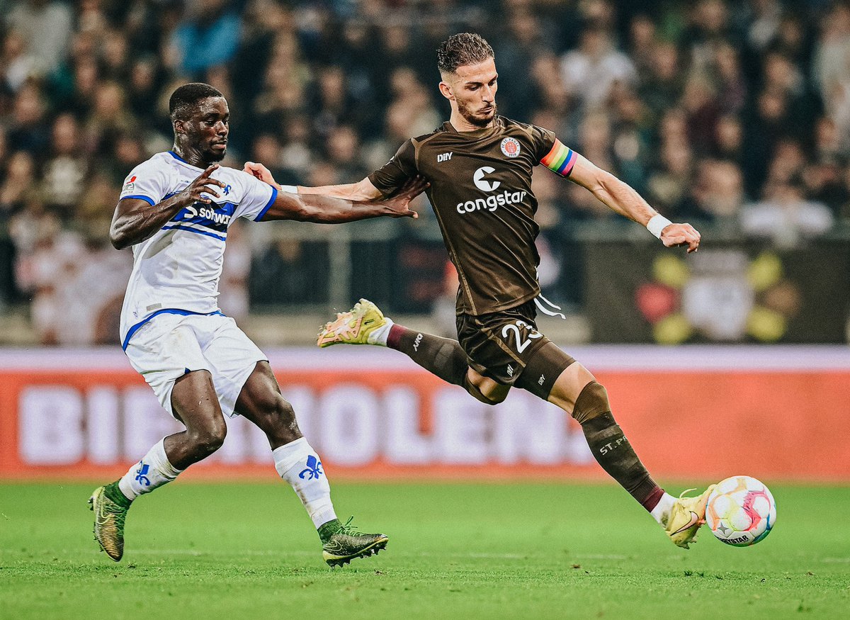 fcstpauli's tweet photo. Nach einer starken Leistung gegen den @sv98 wurde Leart #Paqarada bereits zum 3. Mal in dieser Saison in die @kicker Elf des Tages berufen. 👏
_
#fcsp #fcspsvd https://t.co/Io4c2OZhoB
