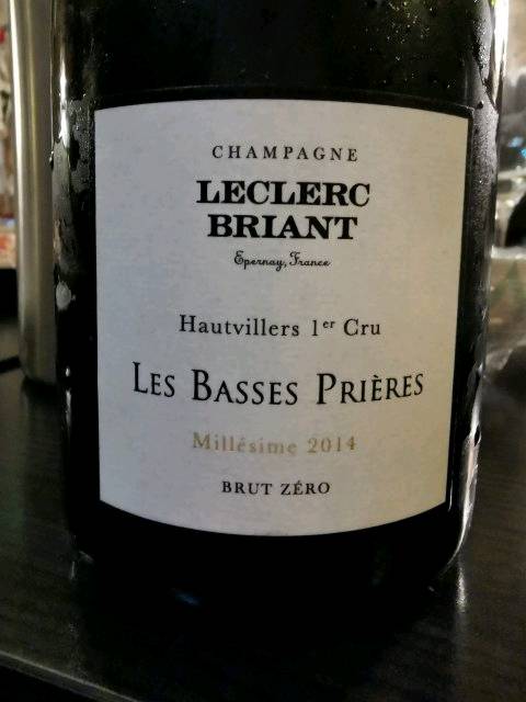 sabinevin's tweet photo. Robe aux reflets dorés. Petite note oxydative au nez. C…. Wine à @LeclercBriant via Vivino : https://t.co/61h9vITsr4 https://t.co/mw2FIRlqmf