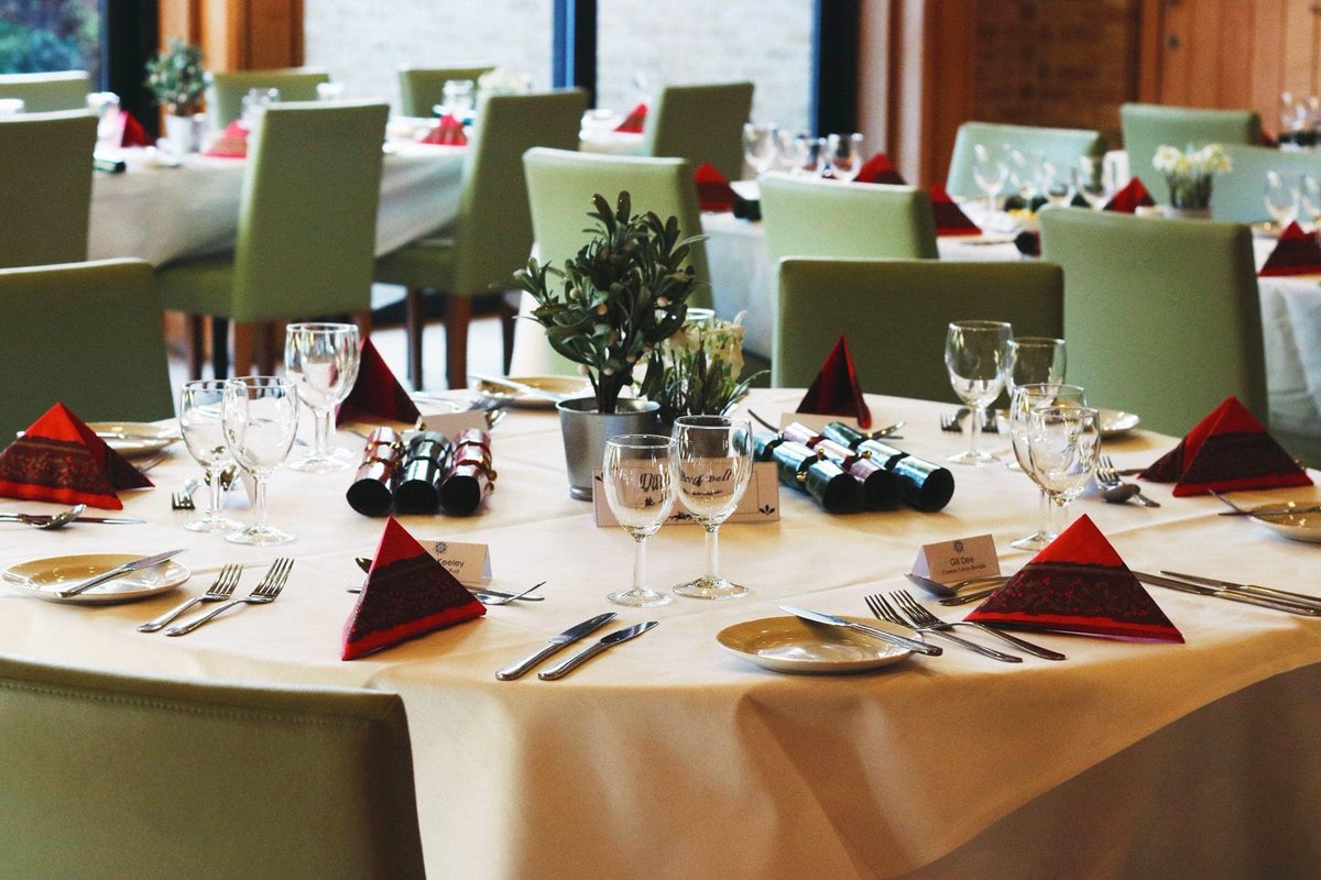 We have just a few remaining dates in December for you to enjoy a Christmas Lunch in the Refectory Restaurant. How about combining lunch with some Christmas shopping, then finish the perfect day by attending choral Evensong at 17:30. canterburycathedrallodge.org/events/festive…