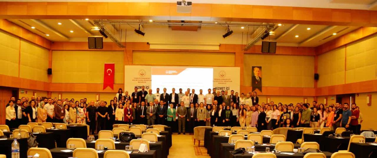 Bakanlığımıza bağlı il müdürlüklerinde evlat edinme hizmetlerini yürüten meslek elemanları için düzenlediğimiz eğitim başladı.
Evlat edinme hizmetinin işleyişi, hukuki boyutu ve psikososyal destek konularının ele alınacağı eğitim beş gün sürecek.
<a href="/tcailesosyal/">T.C. Aile ve Sosyal Hizmetler Bakanlığı</a> 
<a href="/ashb_eydb/">Eğitim ve Yayın Dairesi Başkanlığı</a>