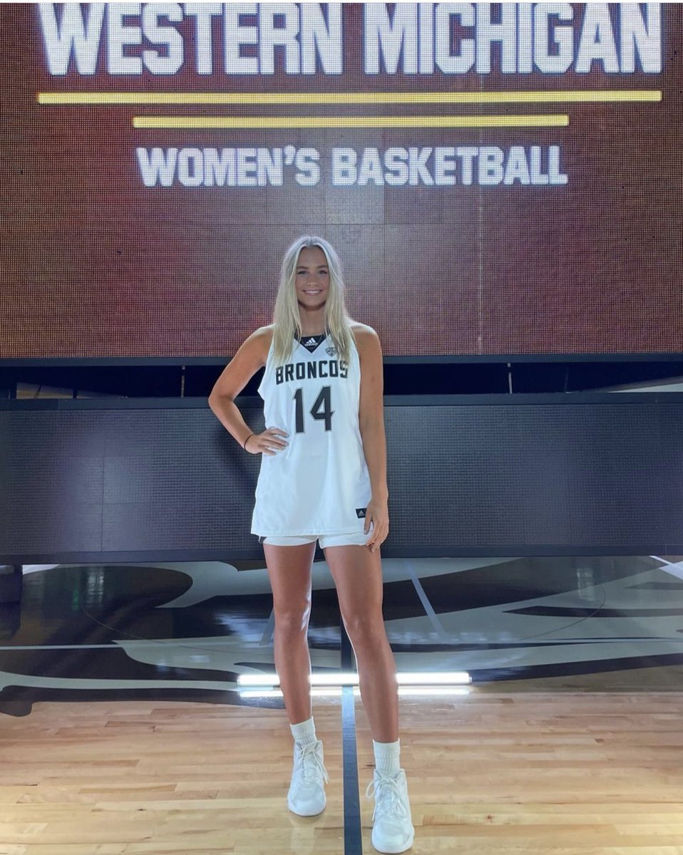 MNDCougsBBall's tweet photo. And how could I forget class of 2018!!! 🤩 @abbyyvoss https://t.co/PuM7BonIeP
