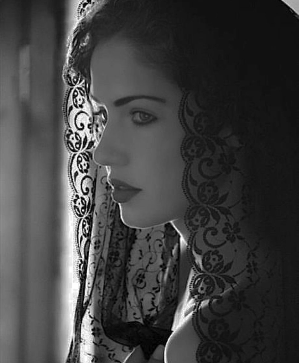 💞
قد يمتلكون القدرة على العودة
لكنهم لا يملكون قدرة إعادة الزمن والتفاصيل السابقة
لهذا تبقى عودتهم ناقصه
ولهذا وفي أغلب الحالات 
حين يعودون لا نعود …
#رسالة_اليوم
#هنووو***