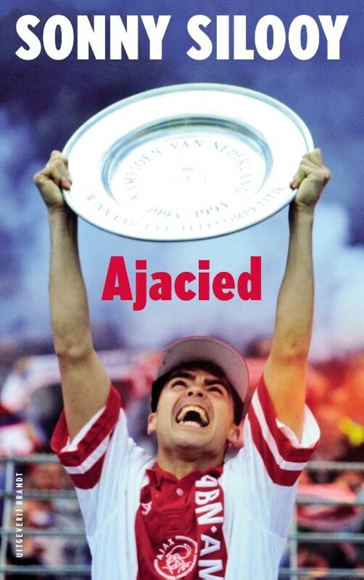 Op 15/11 verschijnt 'Sonny Silooy, Ajacied' door @mikro81, via <a href="/uitgeverBrandt/">Uitgeverij Brandt</a>. 

Silooy vertelt in de nieuwe #Branie en... we geven alvast een exemplaar weg!

Volg ons. Retweet dit bericht. Vrijdag a.s. de winnaar!

#Ajax #SonnySilooy #Silooy #Branie