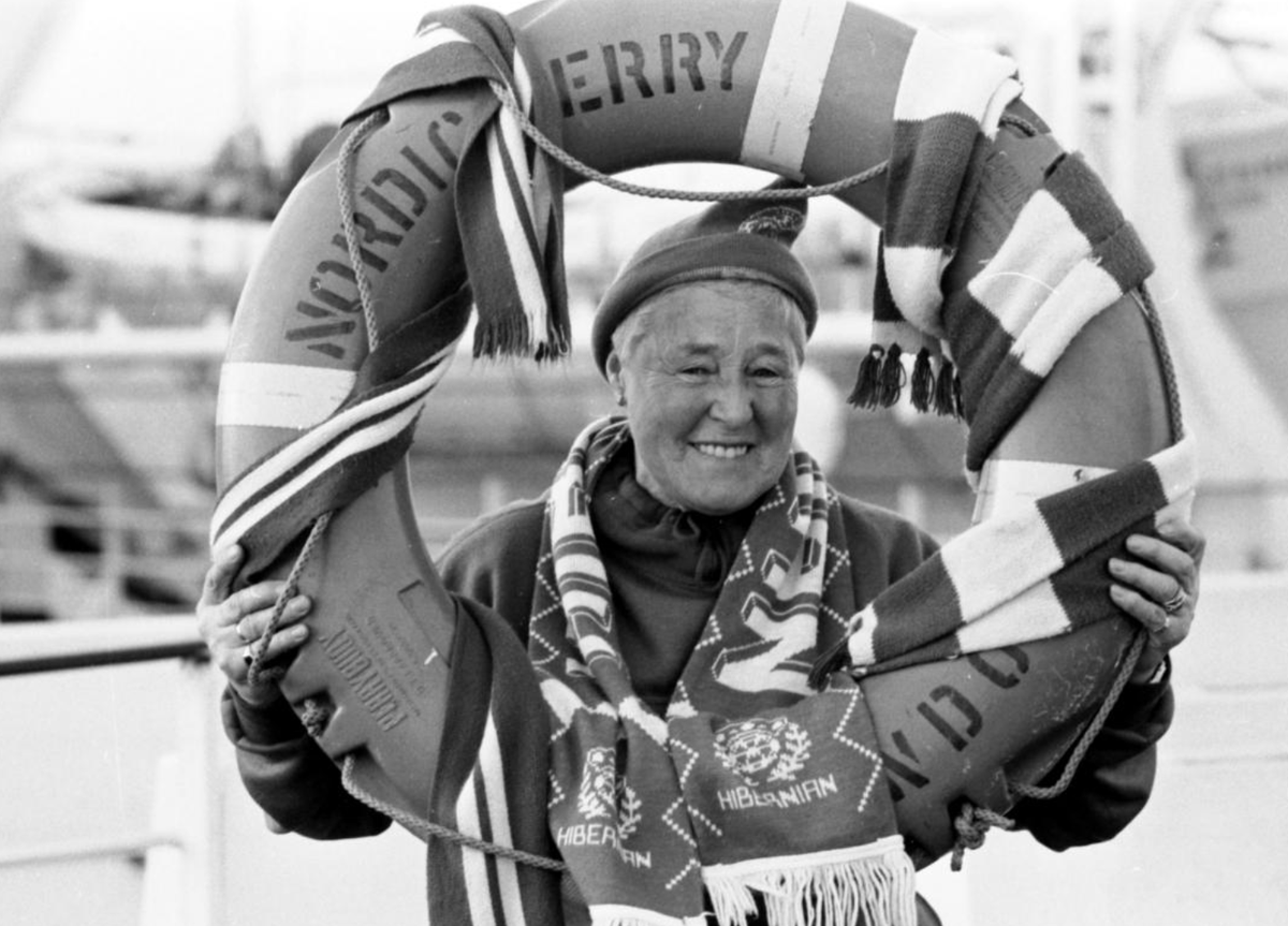 HibsOnThisDay's tweet photo. 🧵Today in 1989: 2,000 Hibs fans were in Belgium for the second leg of a UEFA Cup second-round match against RFC Liège at the Stade Vélodrome de Rocourt. Jean-François De Sart's 40yd goal in extra time was enough to send the Belgians through after two goalless 90 minutes. https://t.co/u3gmir1ivE