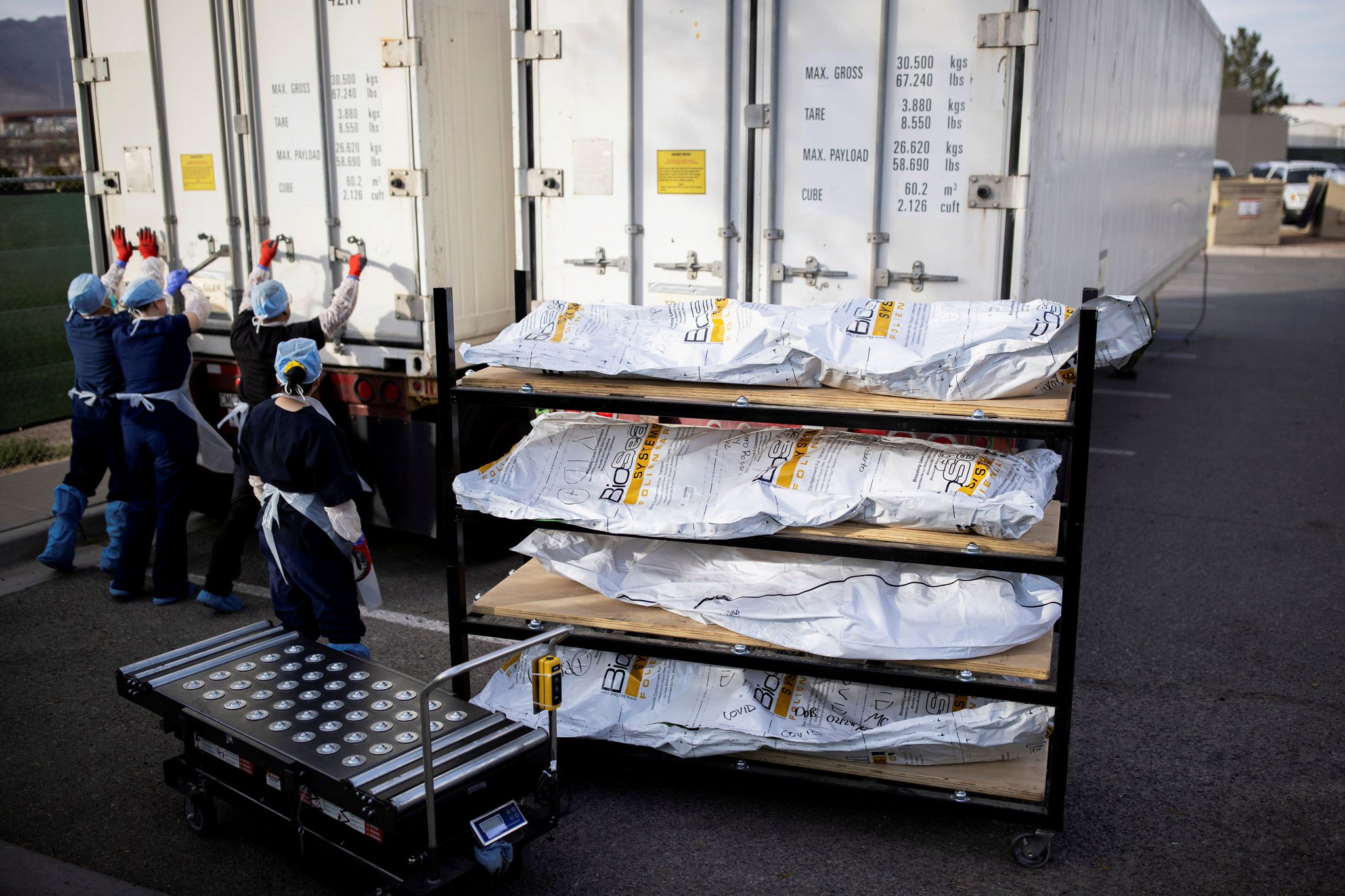 4 pic. When you think this, stacks and stacks of bodies, football stadiums of dead mothers, husbands, grandparents, 747s lined up loaded with dead children's bodies- millions dead and countless more disabled, is more "humane" than having to stay at home your brain is irreparably broken. https://t.co/pyUktRlCOs