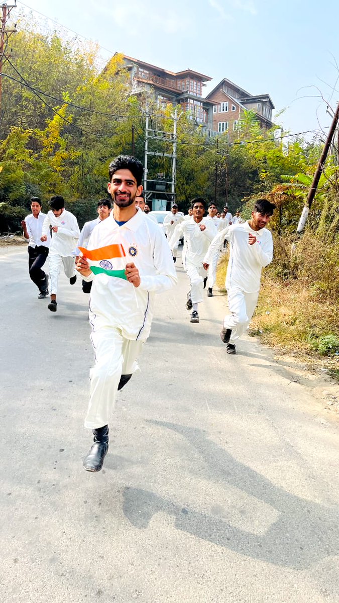 KChadoora's tweet photo. Run for Unity #RashtriyaEktaDiwas2022 with School children of Charar-I-sharief &amp; Chadoora #proudIndian
With #IndianArmy 
A humble tribute to the Iron Man of India #SardarVallabhbhaiPatel 

@jindadilkashmir 
@wular6 
#Budgam https://t.co/KsKLU73YuX