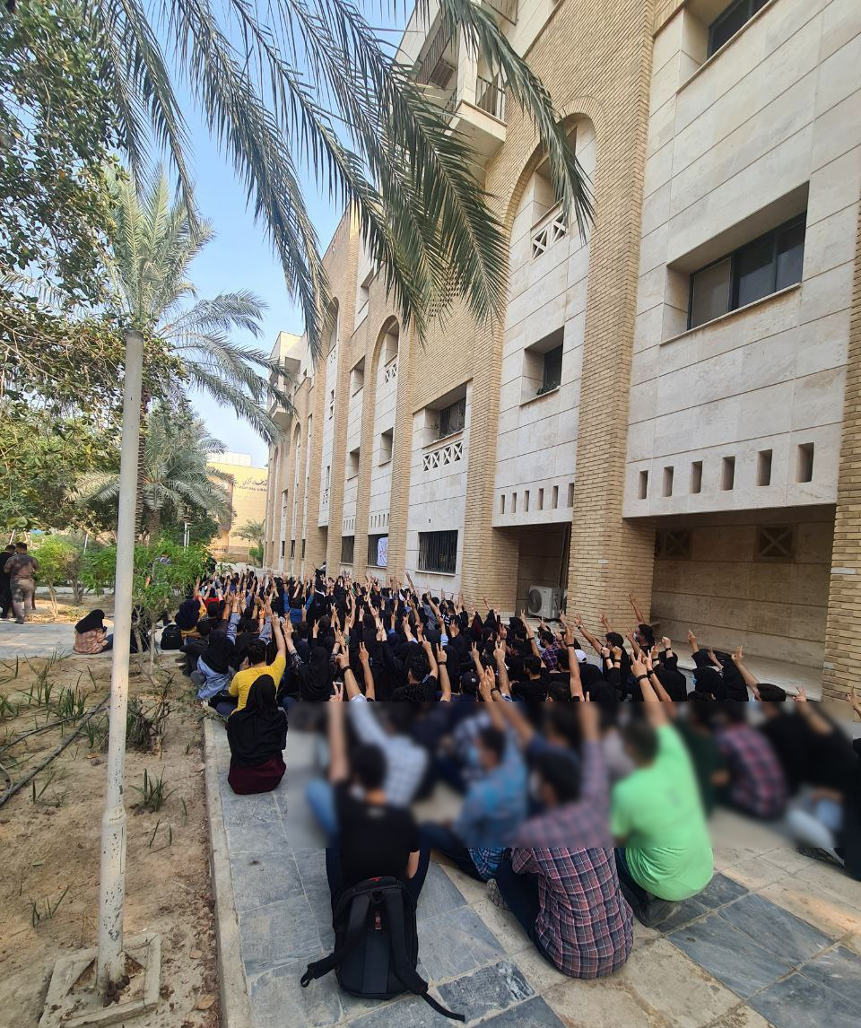 Vahid's tweet image. &apos;اعتصاب دانشگاه علوم پزشکی #بوشهر در پی اخراج و تعلیق بیش از ۲۰ نفر از هم دانشگاهی‌هامون. تقریبا کل کلاس‌ها و بخش‌های بیمارستان در #اعتصاب هستند. ۹ آبان&apos; #مهسا_امینی