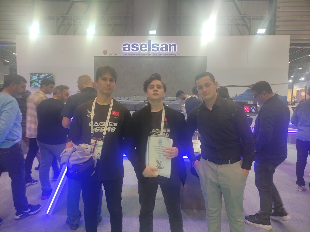 frcteam6948's tweet photo. Takımımız SAHA EXPO SAVUNMA HAVACILIK VE UZAY SANAYİ FUARINI ZİYARET ETTİ https://t.co/UipwmQtcWz
