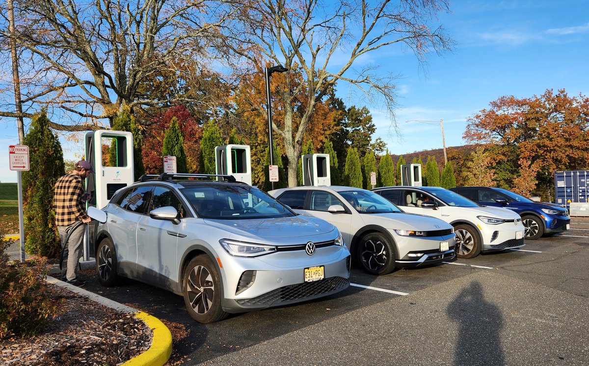 johnvoelcker's tweet photo. Talked to 2 of the 3 VW ID.4 drivers occupying 75% of the spaces at this @ElectrifyAm site. Both told me versions of, "Yeah, I could charge at home, but this is FREE. So why would I ever do that? This saves me money."

Not good for the cars, OR other #EV drivers. #WrongIncentive https://t.co/CK4hdkkp89
