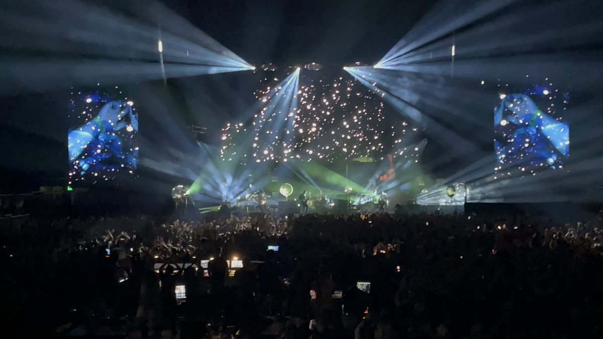 Avatar5991's tweet photo. A THREAD: thank you to the @KingsOfLeon for a fantastic gig in Sydney this Monday night! #KingsOfLeon #WhenYouSeeYourselfTour #WhenYouSeeYourself #SexOnFire #UseSomebody #BecauseOfTheTimes #OnlyByTheNight #ComeAroundSundown #Radioactive #OnCall #Revelry https://t.co/ouabhMvnJS