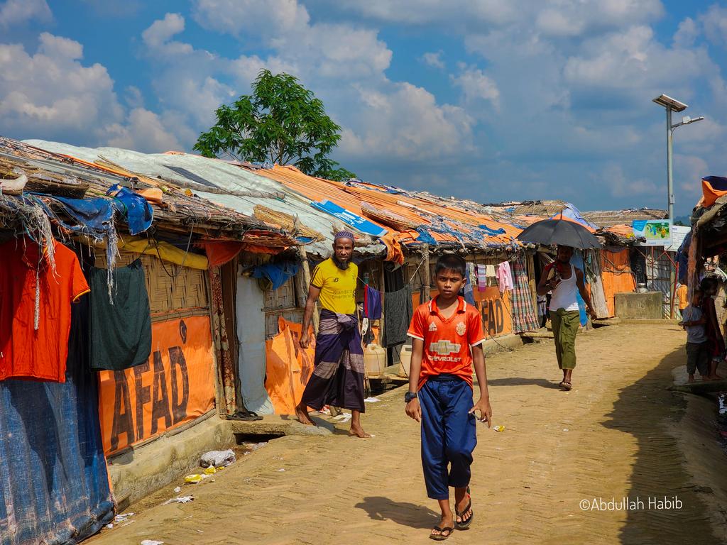 Abdulla_AH7's tweet photo. 1/2

"Hopeless society''

Since we are seeing that our life and situation getting worsen day to day, we are lossing our hope toward a better life and better future. On other hand, when some people bravely out to search of better life. 
#rohingya #Futures #betterlife #refugees https://t.co/ClEY9HoBmX