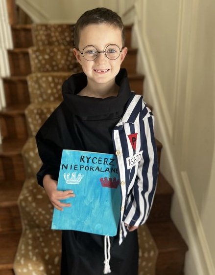 My friend @AJFreeze15 dressed up her son in the costume of Saint Maximilian Kolbe. Kudos to this Catholic mother!