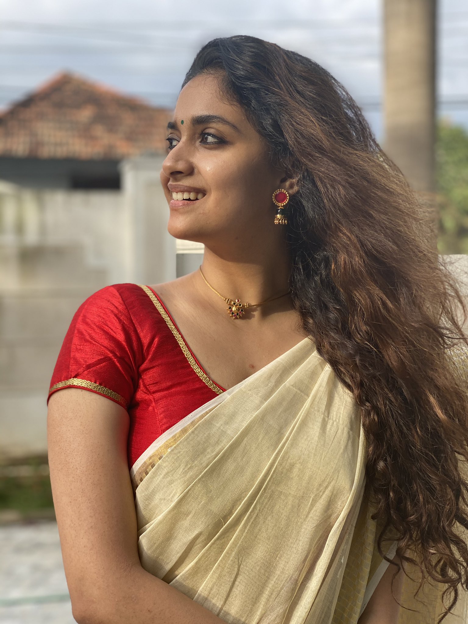 Keerthy Suresh on X: She 😻❤ @KeerthyOfficial #KeerthySuresh  t.coxSybXDu3AT  X