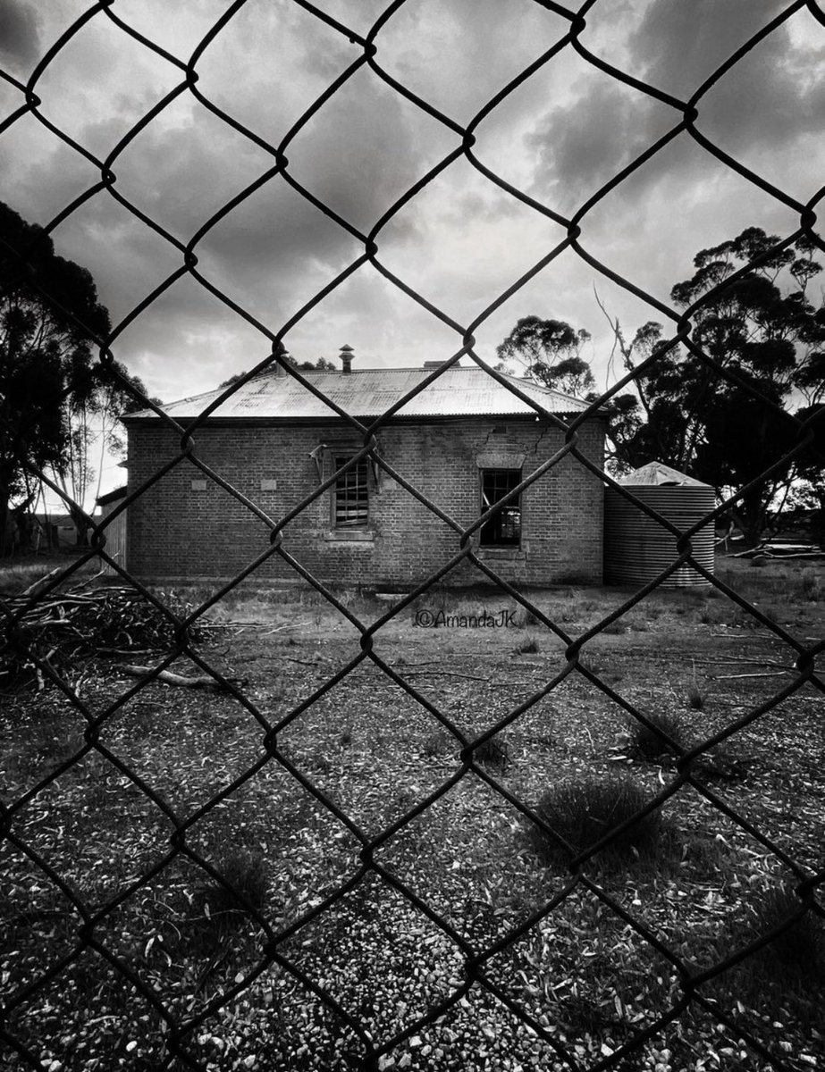 AmandaJK_'s tweet photo. A forgotten house
Blood stained #cracked_porcelain tells a tragic story
Where #everything is tainted & ruined
The haunted walls #constrict with pain from the broken lost souls
Begging for freedom
Locked in limbo
Forever cursed
#horrorprompt no.894,895
#vsshorror #vss365
#myphoto https://t.co/PVTWXXk73s