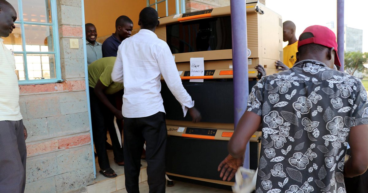 SeedingLabs's tweet image. #InstrumentalAccess equipment arrived on campus at Alupe University College @AlupeUni in 🇰🇪 #Kenya, where it will help scientists make more efficient #solar panels ☀️🔋

Learn more: bit.ly/3TE7AQ7