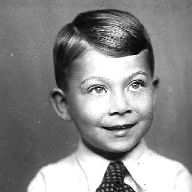AuschwitzMuseum's tweet photo. 31 October 1936 | An Austrian Jewish boy, Peter Blödy, was born in Vienna.

He was deported to #Auschwitz from #Theresienstadt ghetto on 23 October 1944. He was murdered in a gas chamber after the selection. https://t.co/ryodbwnH9y