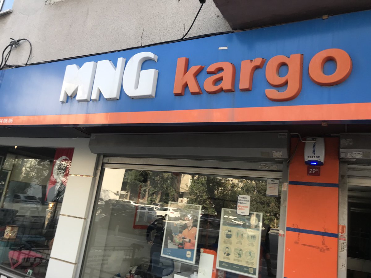 KurtogluKagan's tweet photo. Değerli dostlar;
Özel kargo şirketleri  hayatımıza gireli hepimizin yolu şu veya bu şekilde bunlardan birine düşüyor.PTT Korgo bir lakayıtlık içinde ve MNG kargo sürekli mazeret üreten işini iyi yapmayan bir şirket.Bakırköy Şubesi ise bir felaket. https://t.co/nV2yvvdbUu