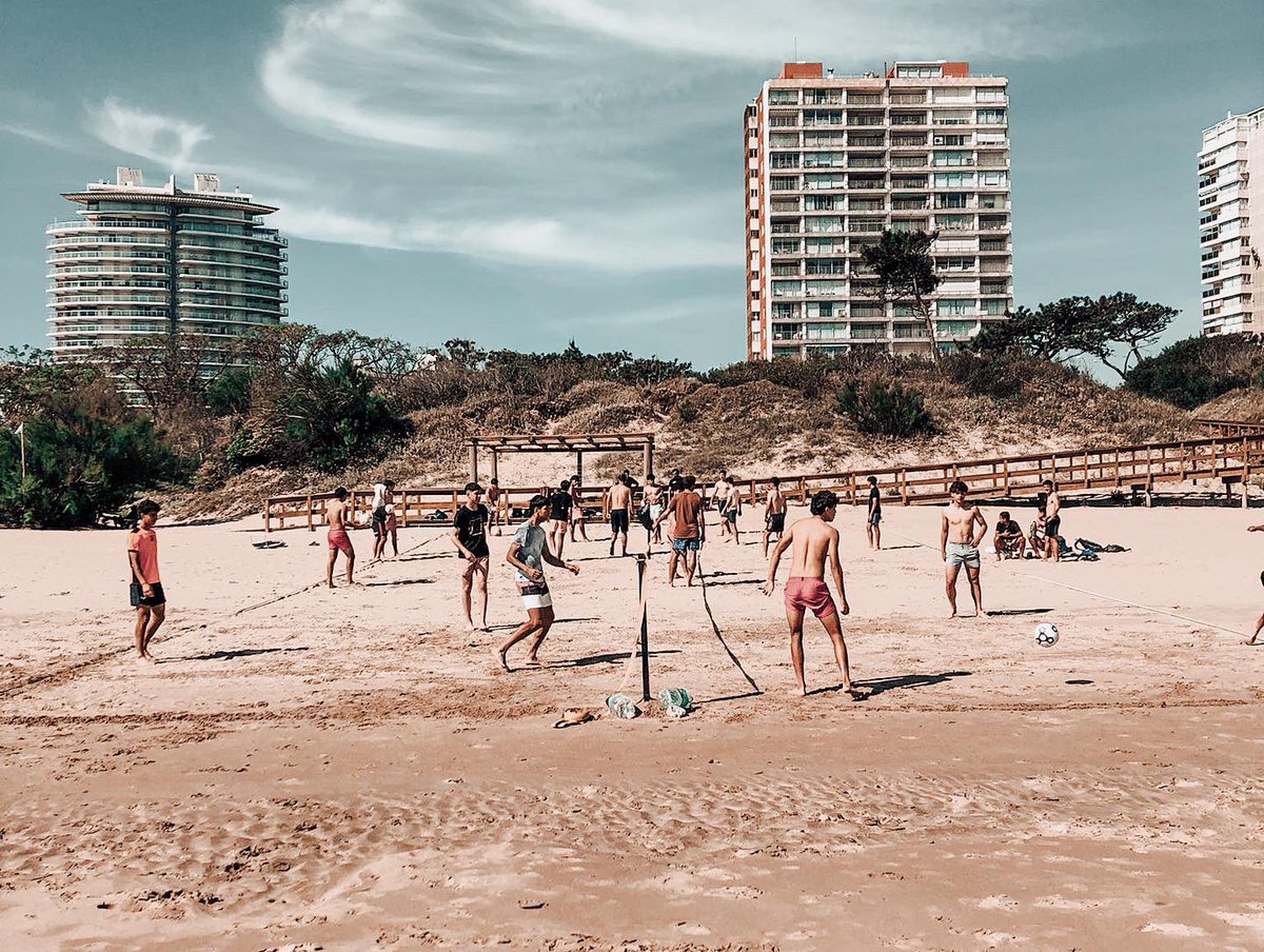 𝐃𝐢𝐚 𝐝𝐞 𝐩𝐥𝐚𝐲𝐚 ☀️🌊

Dentro de todas las responsabilidades, el estudio y el fútbol, también encontramos el momento de divertirnos. 

⬇️