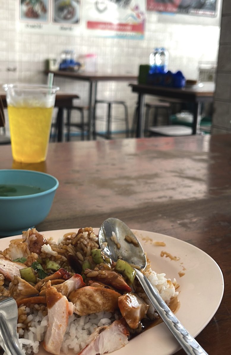 urawit_pai's tweet photo. รีวิวร้านข้าวหมูแดง เลิศโอชา : อร่อย จบรีวิว https://t.co/NZxZKWipNo