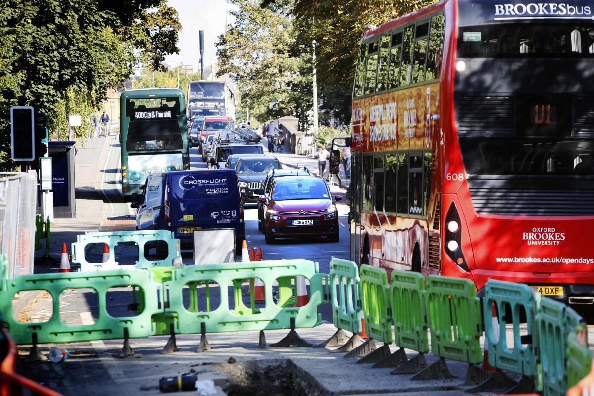 OxMailAndyF's tweet photo. Botley Road could be closed for a year for rail improvement work. Yes that's a whole year.
https://t.co/aMTXNTr22W https://t.co/uXNAUQQuS6