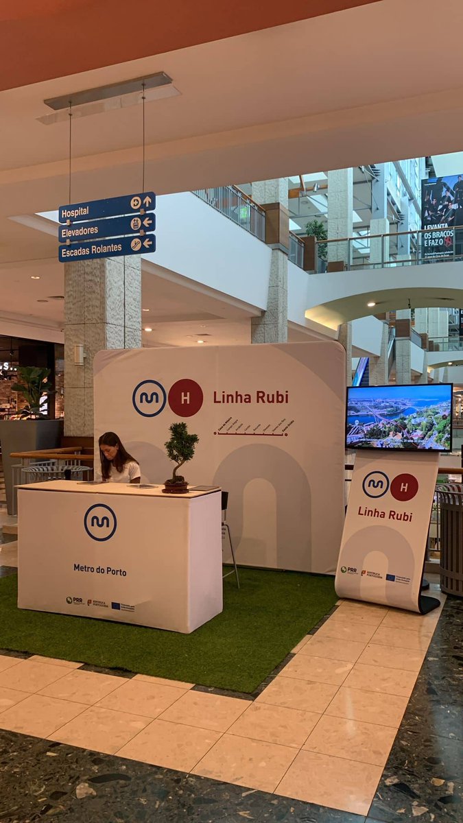 MetrodoPorto's tweet photo. ℹ️ O roadshow da Linha Rubi continua o seu percurso e já está em exibição no Arrábida Shopping (com maquetes da Linha e da nova Ponte incluídas). Passe por lá, tire as suas dúvidas e deixe as suas sugestões e comentários sobre a obra que vai ligar a Casa da Música a Santo Ovídio. https://t.co/VdOAw1EfdV