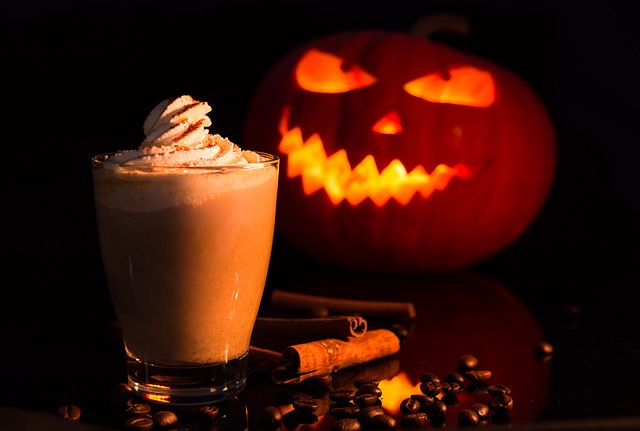 EdieMelson's tweet photo. Pumpkin Spice and Writing, insight from @SueColetta1 on #KillZoneBlog https://t.co/Ls5XTmX9ma #writing #writingtips https://t.co/BN6nJyZeLm