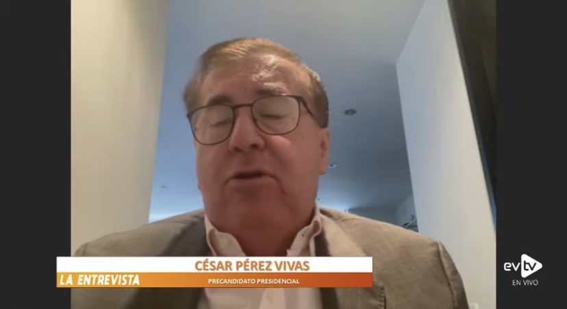 EVTVMiami's tweet photo. #EnVivo 🔴 Precanditado presidencial @CesarPerezVivas “Maduro quiere meterle veneno e intriga a la población. Tenemos previstas hasta ahora elecciones primarias” #LaEntrevista #31oct @MiguelContigo https://t.co/ANju02oX4r https://t.co/oam5abpRZy